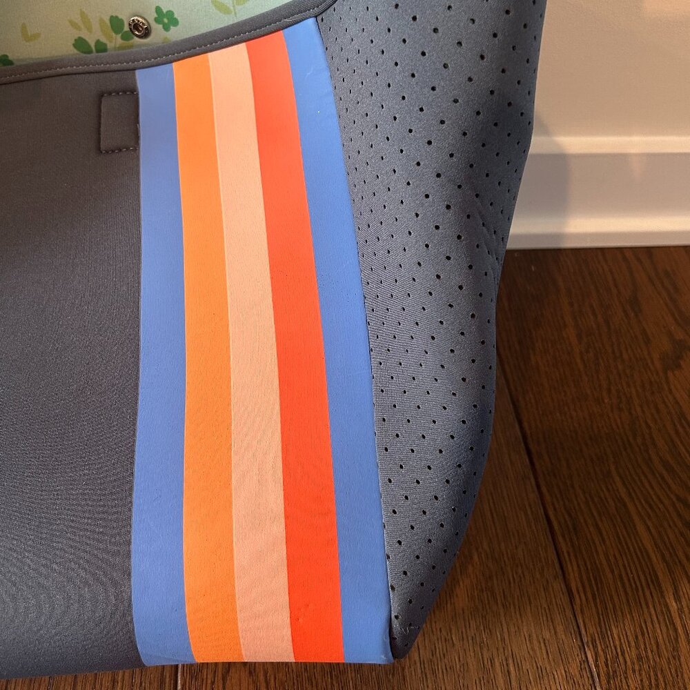 Urban Originals Neoprene Tote - Picture 3 of 4